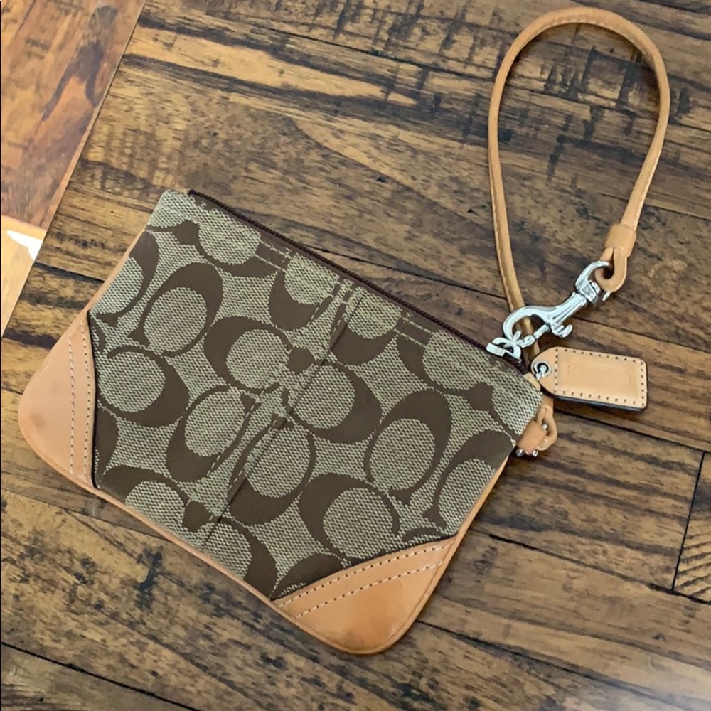 Coach wristlet GUC